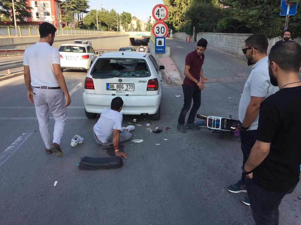 konyada-otomobile-carpan-motosiklet-surucusu-yaralandi-001.jpeg