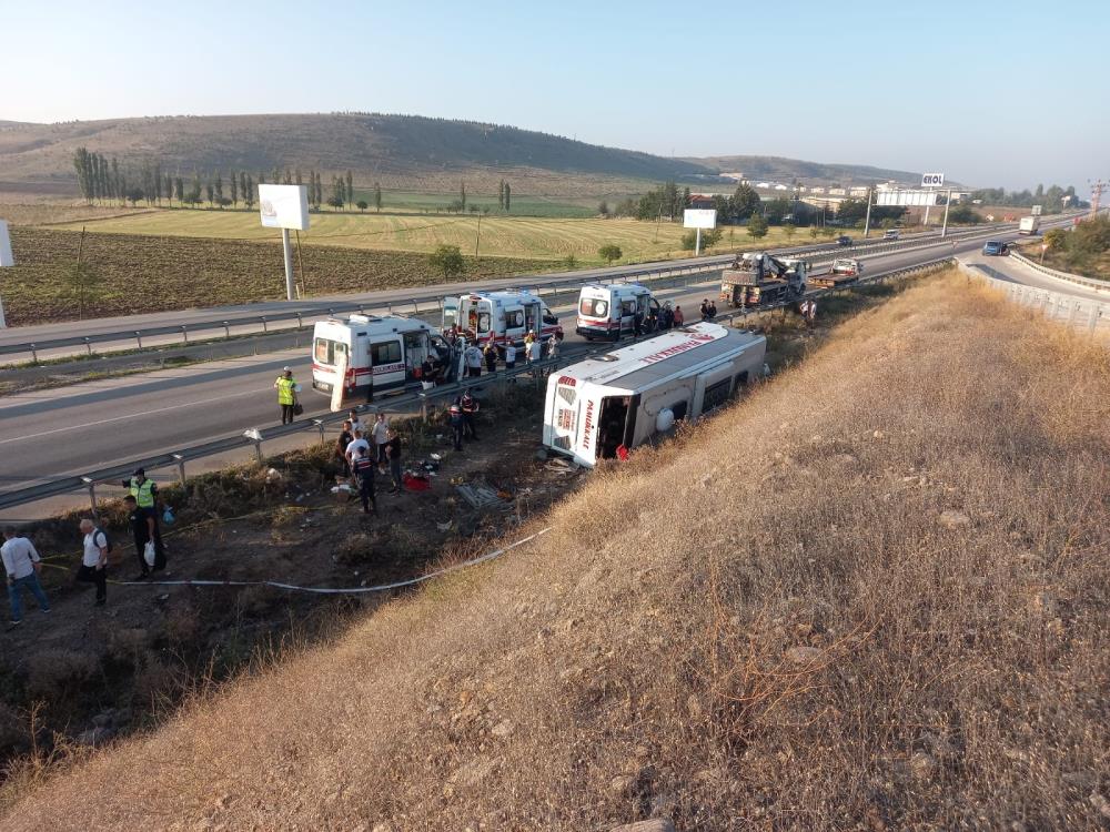 yolcu-otobusu-sarampole-devrildi-1-olu-30-yarali.jpg