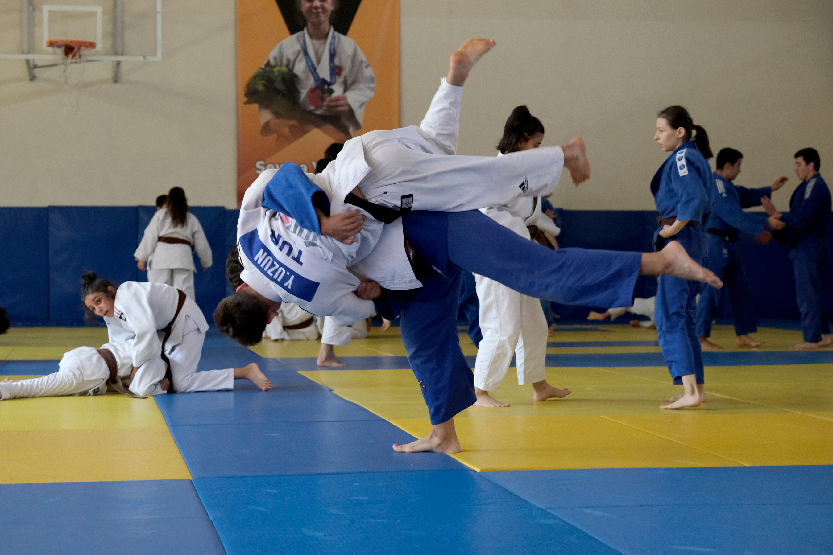 dunya-judo-federasyonundan-buyuksehir-belediyespora-ziyaret-002.jpg