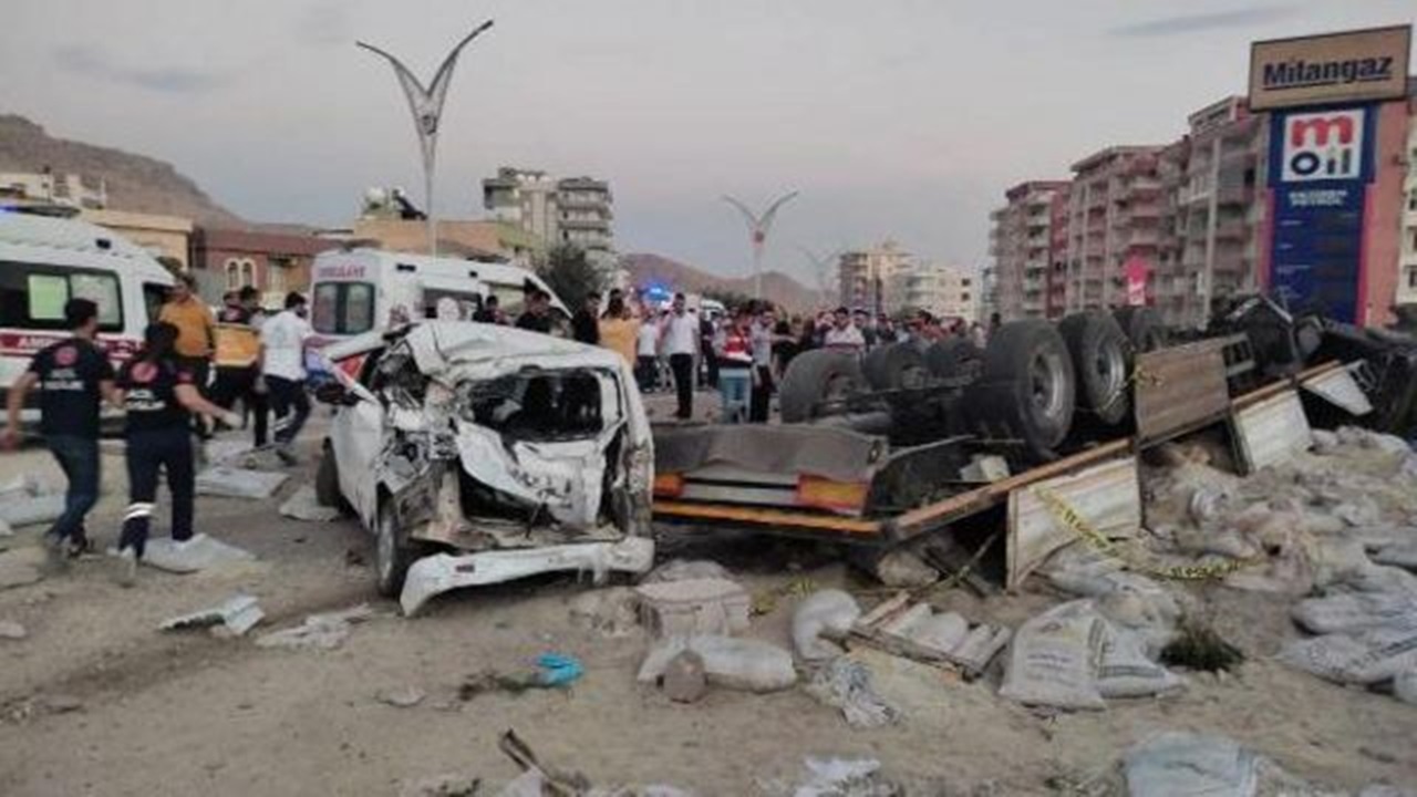 mardinde-20-kisinin-oldugu-kazada-iki-tir-surucusunun-ifadesi-ortaya-cikti.jpg