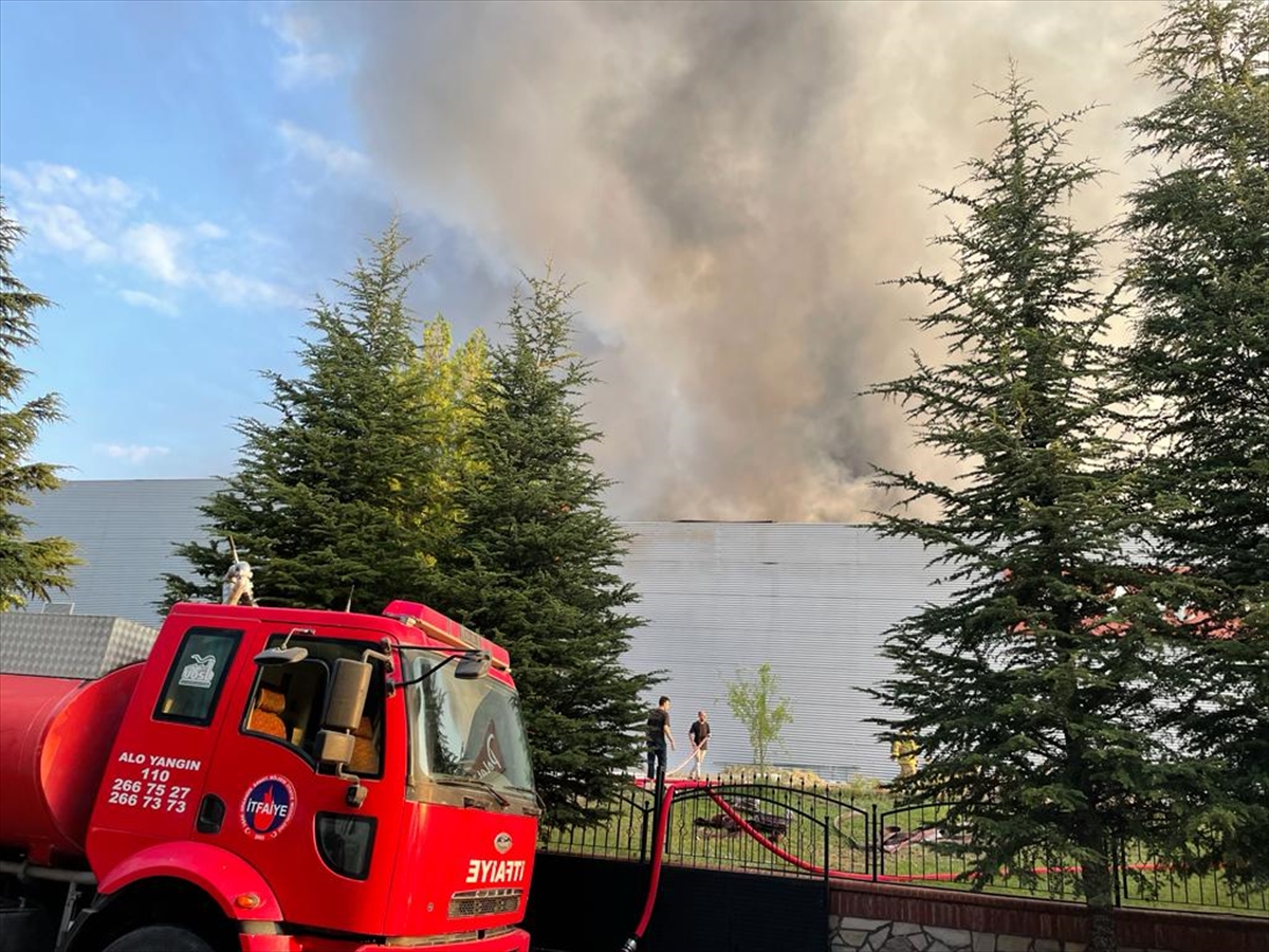 fabrikada-korkutan-yangin-ekipler-seferber-oldu-002.jpg