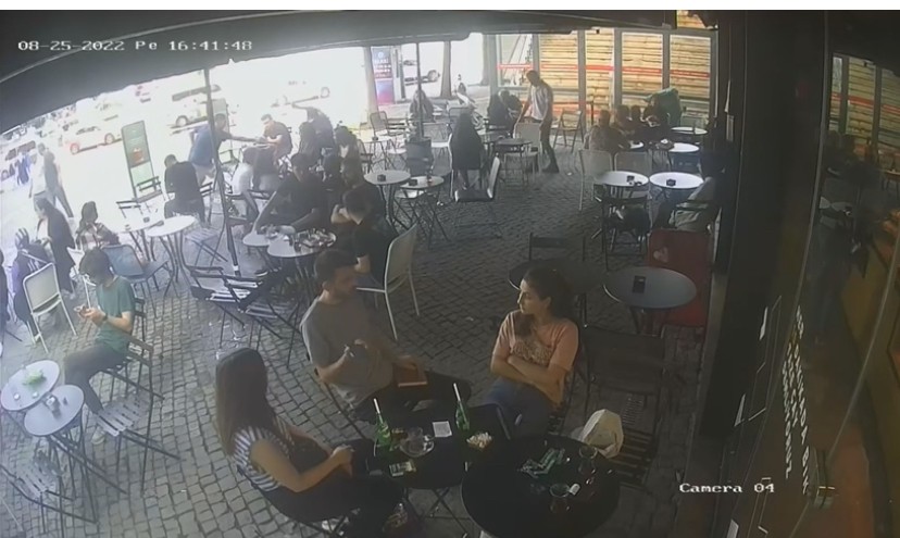 besiktasin-amigosu-seyit-subasinin-olduruldugu-saldiri-kamerada.jpg