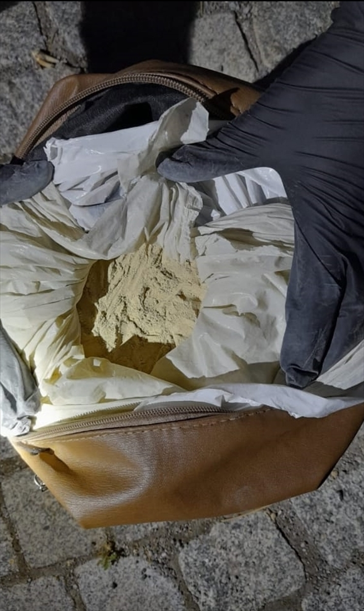 konya-polisi-8-kilo-eroini-burda-buldu.jpg