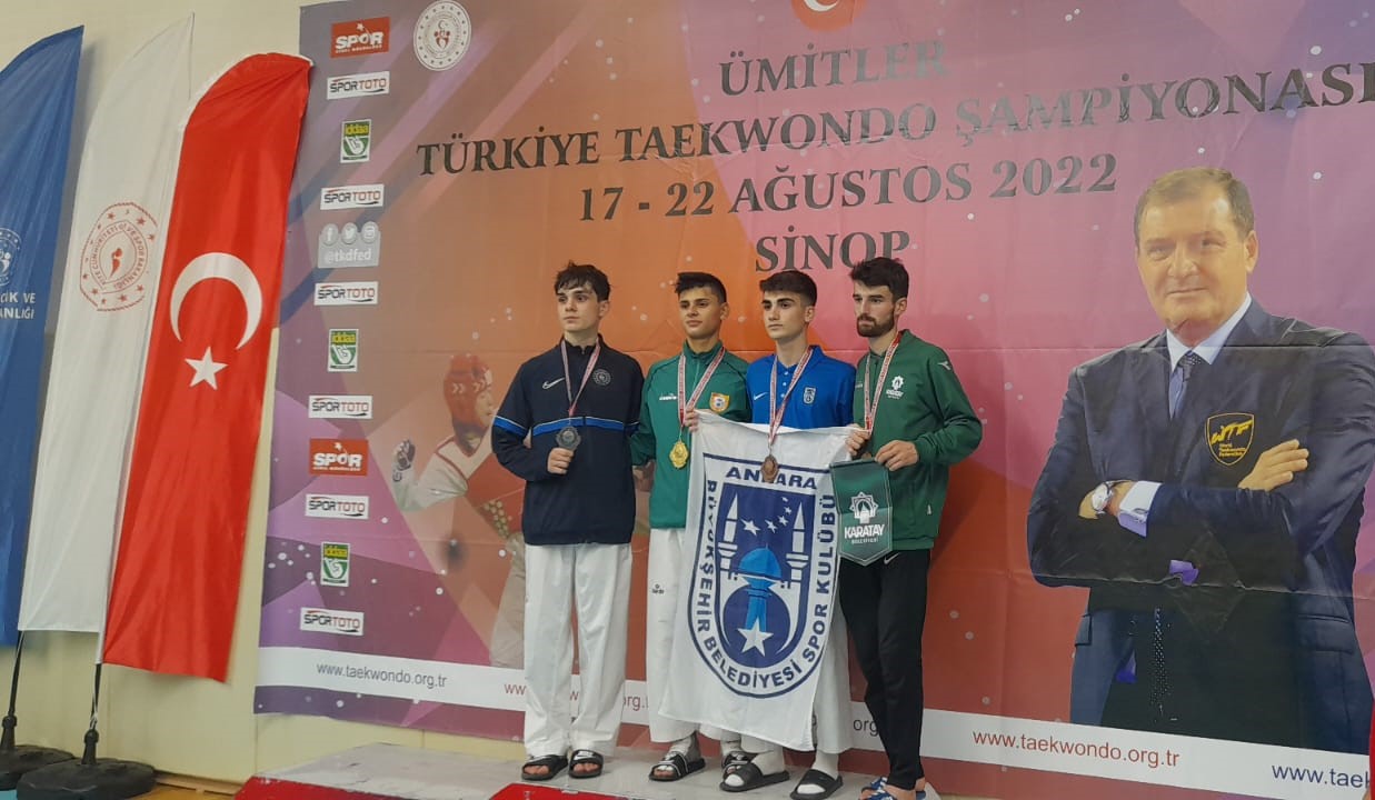 karatayli-taekwondocu-turkiye-3uncusu-oldu-002.jpg