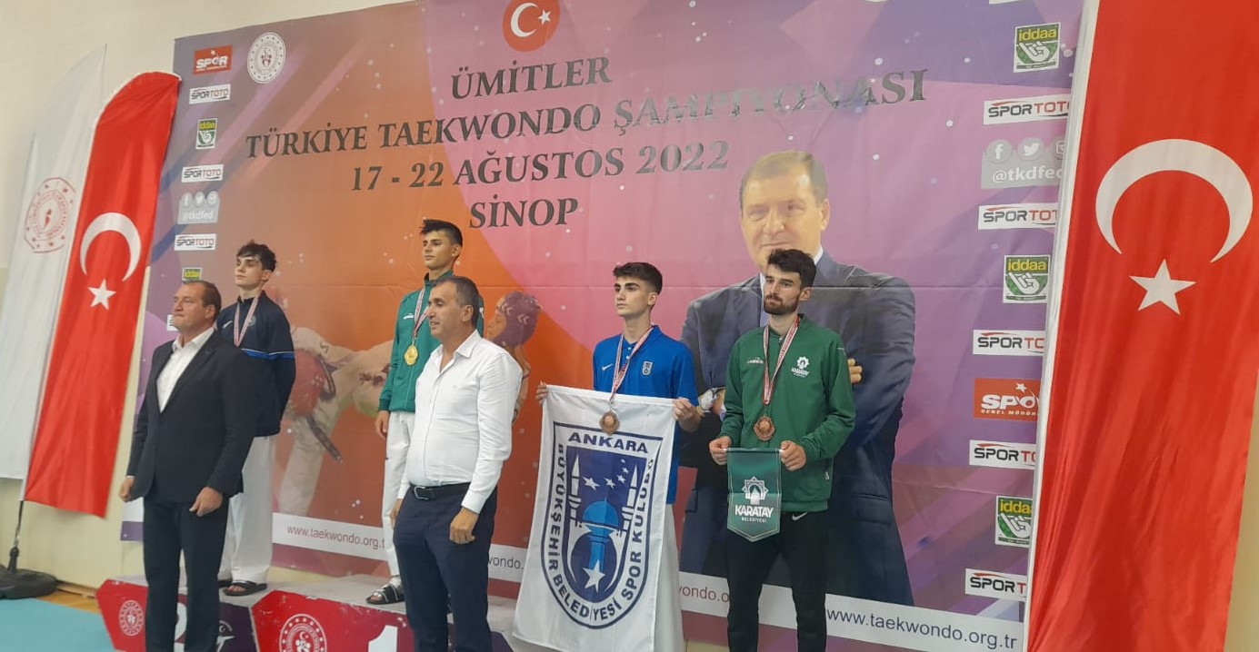 karatayli-taekwondocu-turkiye-3uncusu-oldu.jpg