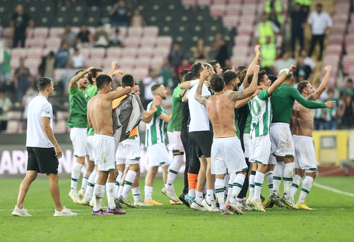 konyaspor-duvari-asilmiyor-003.jpg