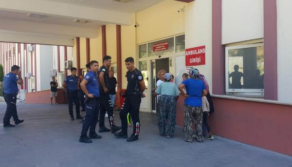 kazada-yaralanan-3-kisi-ve-bir-jandarmayi-hastane-acilinde-bicakladilar.jpg