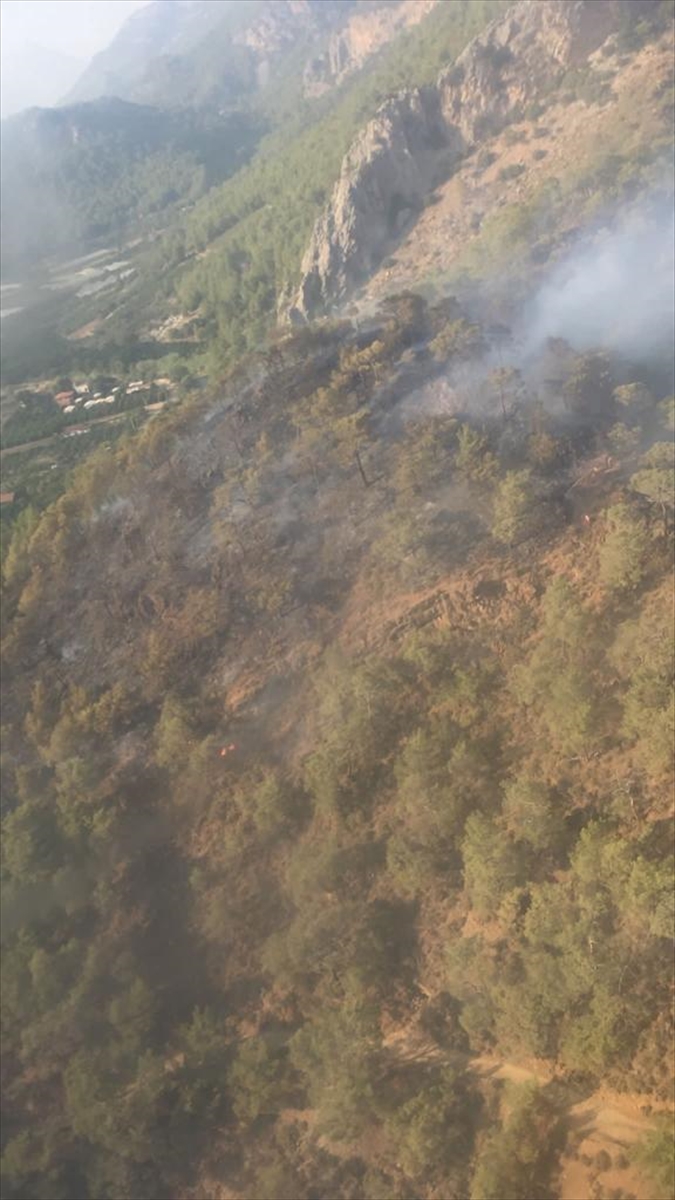 antalyada-orman-yangini-cikti-havadan-da-mudahale-ediliyor.jpg