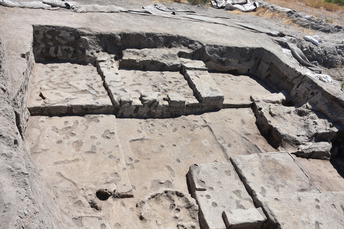 catalhoyuk-bu-yil-surpriz-verdi-8-bin-200-yillik-inanc-yapisi-bulundu-002.jpg