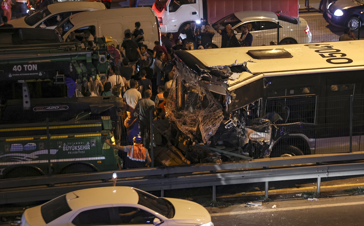metrobus-kazasi-sonrasi-herkes-ayni-soruyu-soruyor-99-yarali-var-imamoglu-nerede.jpg