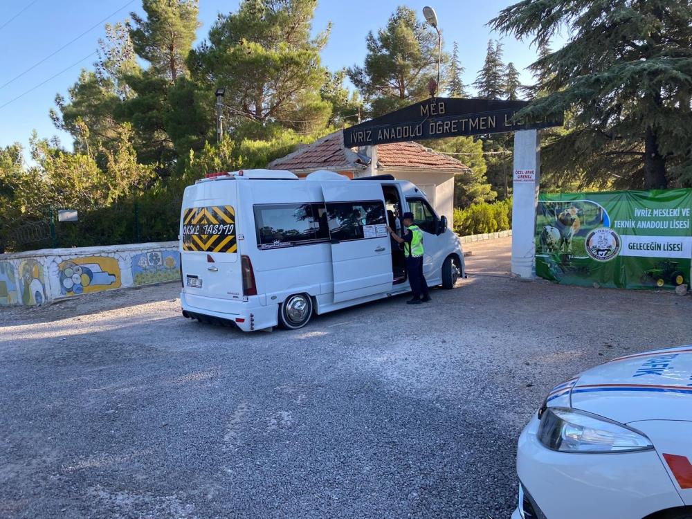 konyada-jandarma-ekiplerinden-okul-servisi-denetimi.jpg