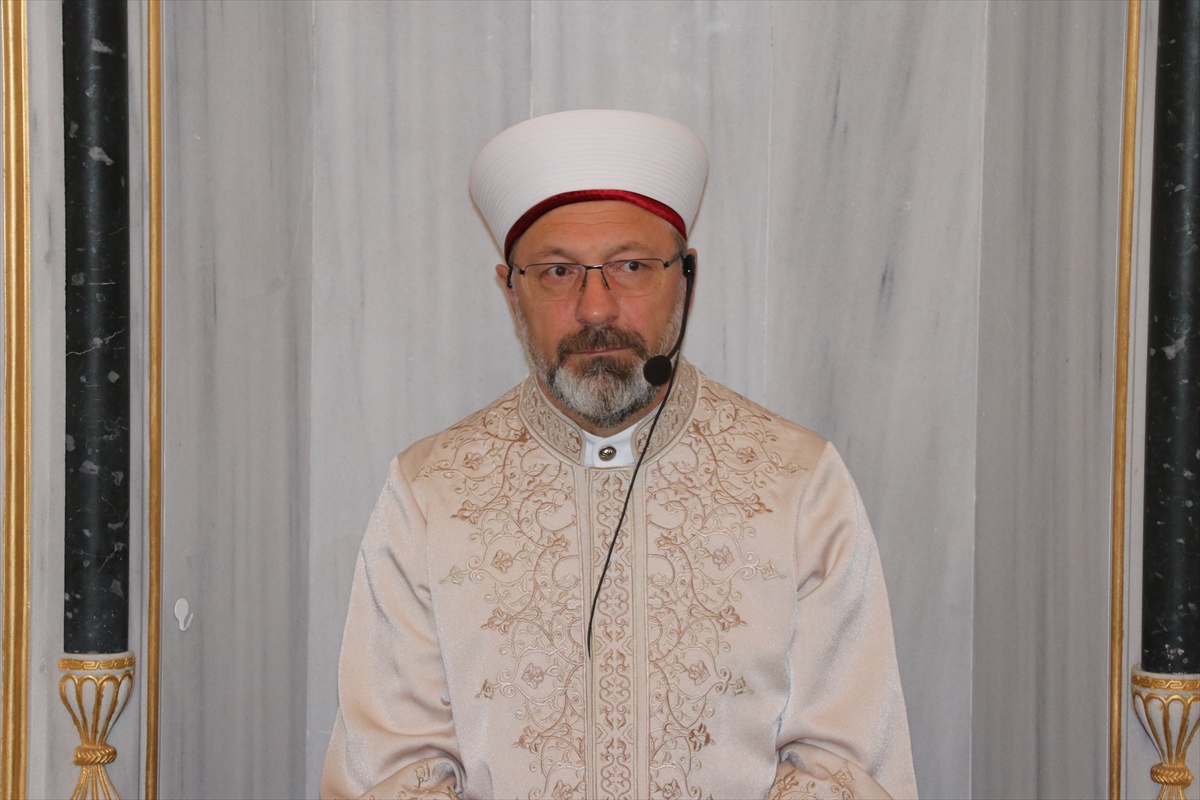 diyanet-isleri-baskani-erbas-japonyada-cuma-hutbesi-irad-etti-3.jpg