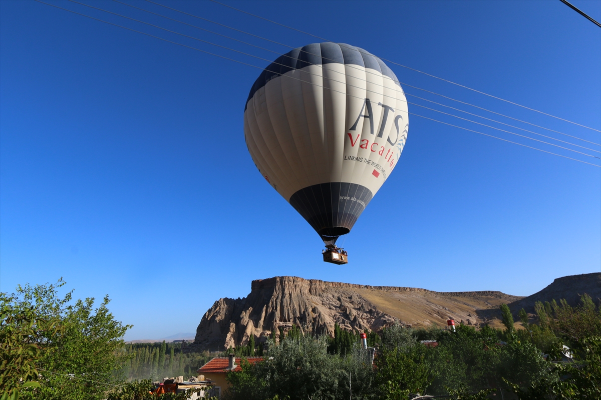 kapadokya-ile-ozdeslesen-balon-turlari-kovid-19-salgini-nedeniyle-verilen-2-yillik-aranin-ardindan-aksarayda-yeniden-basladi-dunyaca-unlu-ihlara-vadisi-hasandagi-ve-belisirma-ile-selime-peri-bacalari-balon-turlari-buyuk-ilgi-goruyor-001.jpg