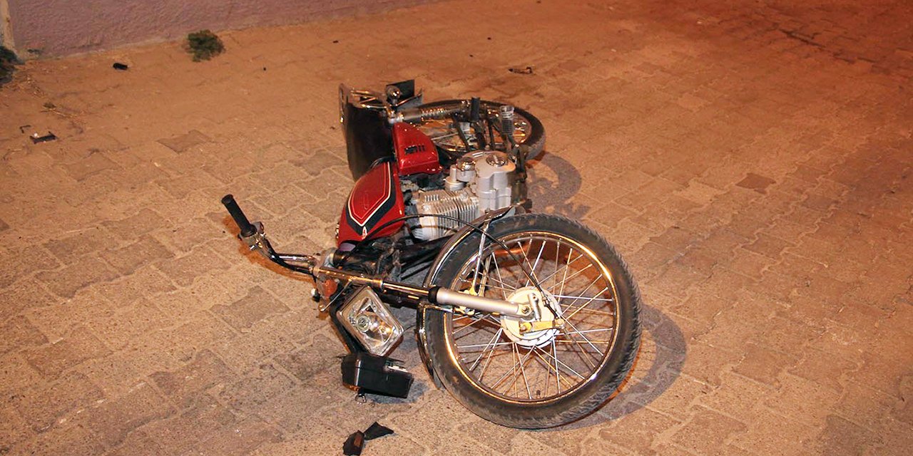 motosikletten-savrulan-surucu-agir-yaralandi.jpg