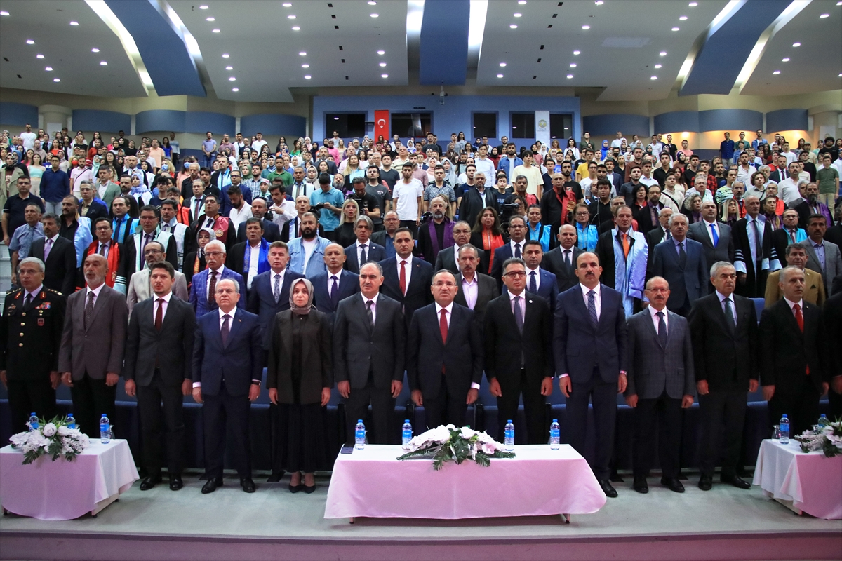 bakan-bozdag-konyada-selcuk-universitesi-akademik-yil-acilis-torenine-katildi-003.jpg