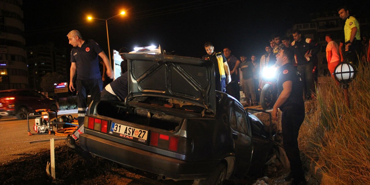 kontrolden-cikan-otomobil-devrildi-1-kisi-oldu.jpg