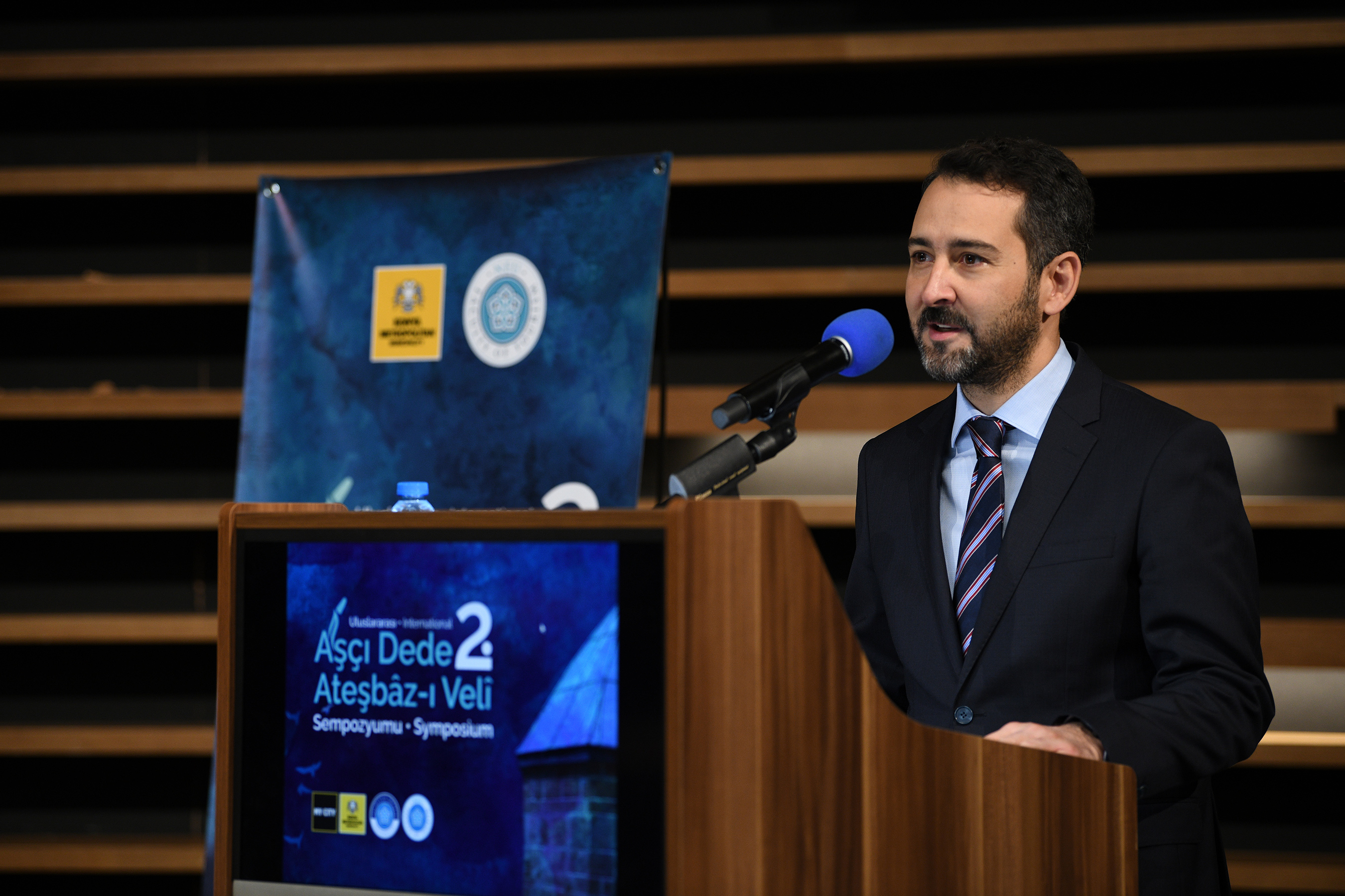 konya-buyuksehir-belediyesi-ile-necmettin-erbakan-universitesi-tarafindan-bu-yil-2-duzenlenen-uluslararasi-asci-dede-atesbaz-i-veli-sempozyumu-basladi-sempozyuma-turkiyeden-ve-dunyadan-200un-uzerinde-bilim-insani-katilacak-001.jpg