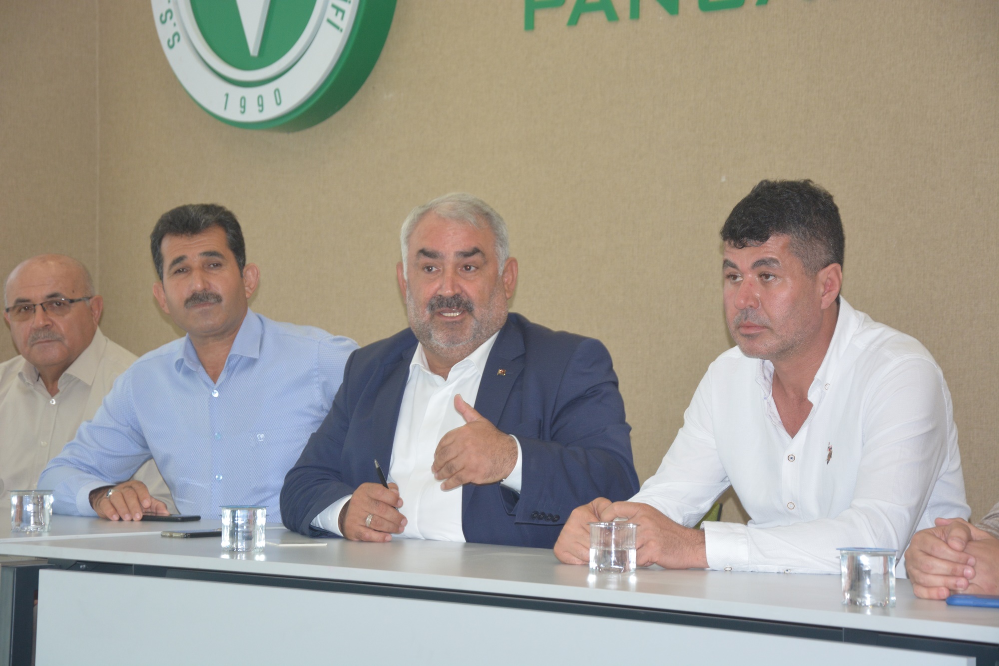 konya-milletvekili-halil-etyemez-ereglide-ciftcilerle-bulustu.jpg