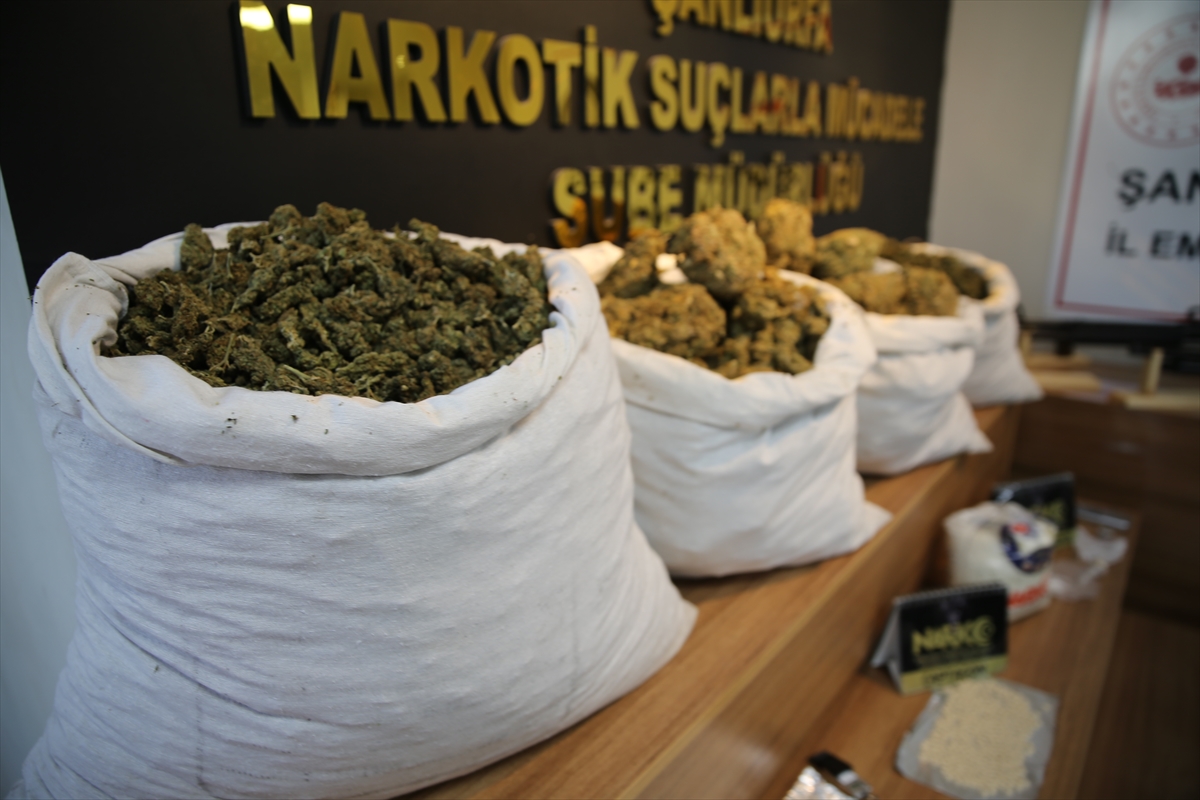 helikopter-destekli-uyusturucu-operasyonu-86-gozalti-003.jpg