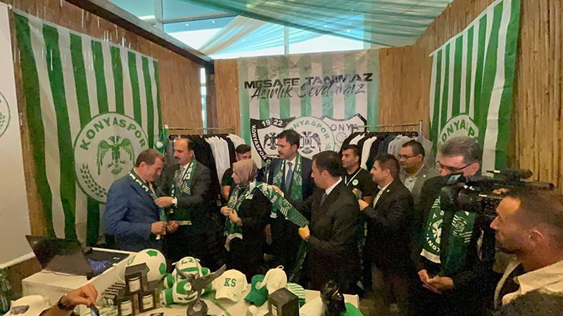 bakan-kurum-konyaspor-standini-ziyaret-etti-002.jpg