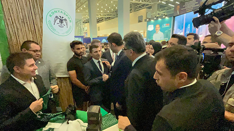 bakan-kurum-konyaspor-standini-ziyaret-etti.jpg