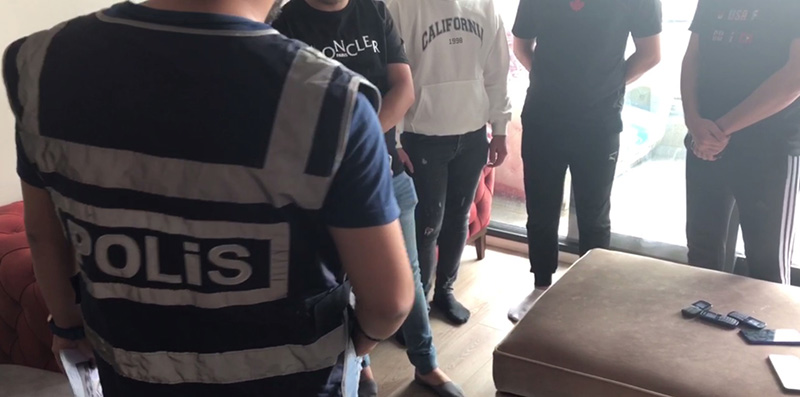 konya-dahil-4-ilde-telefon-dolandiriciligi-operasyonu-7-tutuklama.jpg