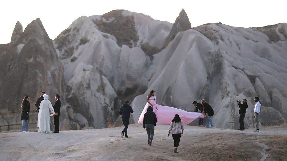 kapadokyada-vadi-kanyon-ve-yamaclar-fotograf-cektirenlere-dogal-dekor-oluyor-002.jpg