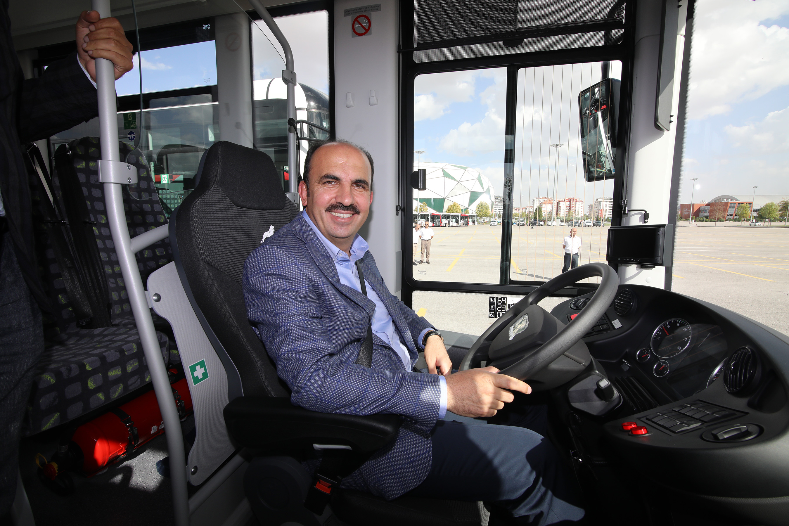 28-tane-daha-geldi-iste-konyanin-yeni-belediye-otobusleri-002.jpg