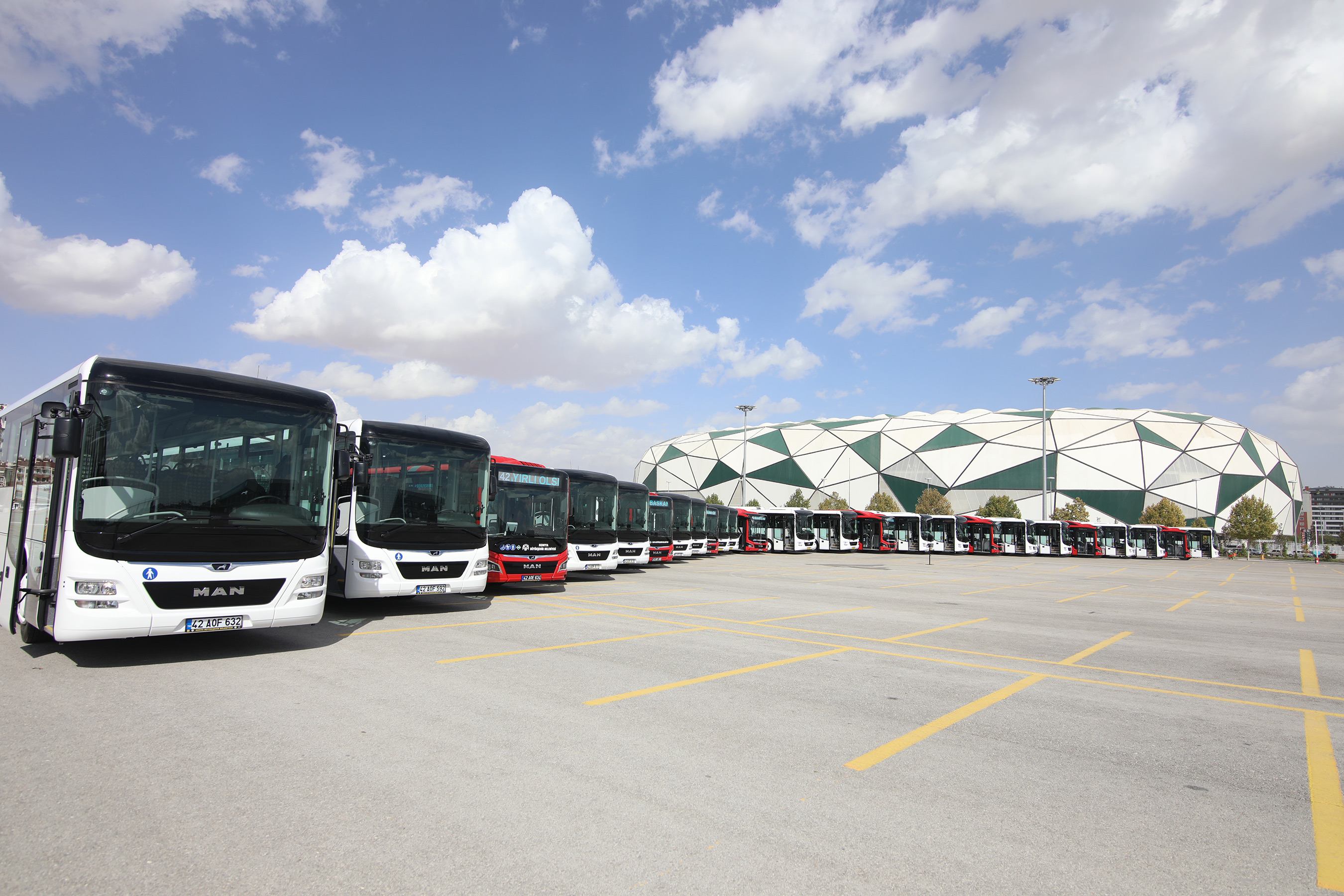28-tane-daha-geldi-iste-konyanin-yeni-belediye-otobusleri-005.jpg