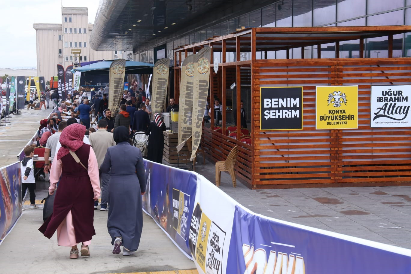 bu-etkinlikte-konyali-esnafin-yuzu-guldu-003.jpg