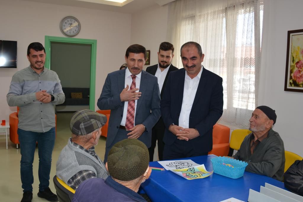 ak-parti-karataydan-dunya-yaslilar-gununde-anlamli-ziyaret-002.jpeg