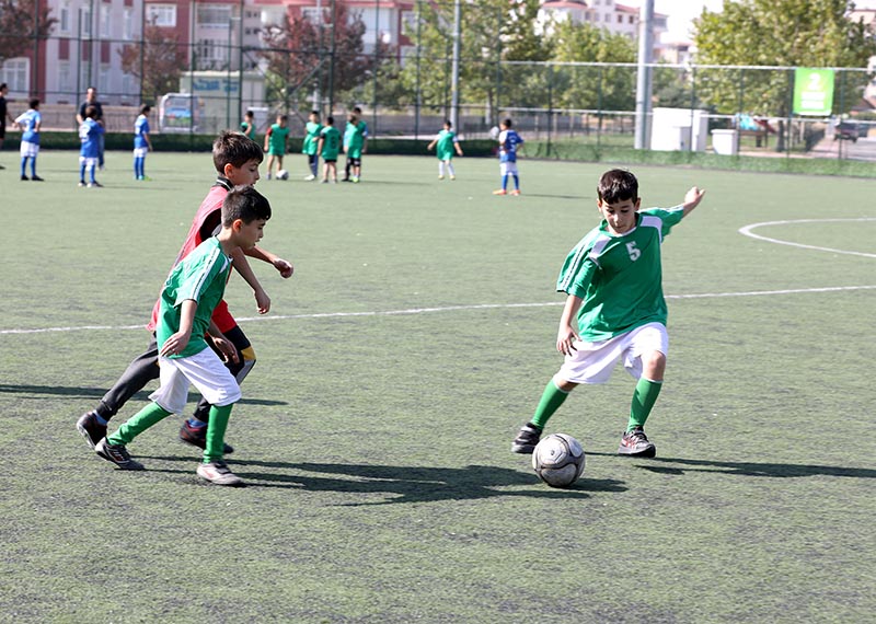 karatay-belediyesinden-ilkokullar-arasi-dostluk-ve-kardeslik-futbol-turnuvasi-001.jpg