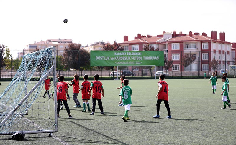 karatay-belediyesinden-ilkokullar-arasi-dostluk-ve-kardeslik-futbol-turnuvasi-002.jpg
