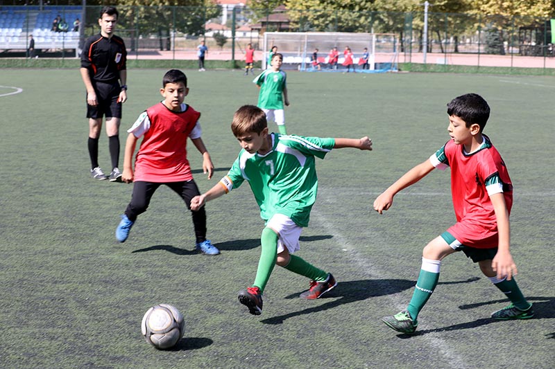 karatay-belediyesinden-ilkokullar-arasi-dostluk-ve-kardeslik-futbol-turnuvasi-005.jpg