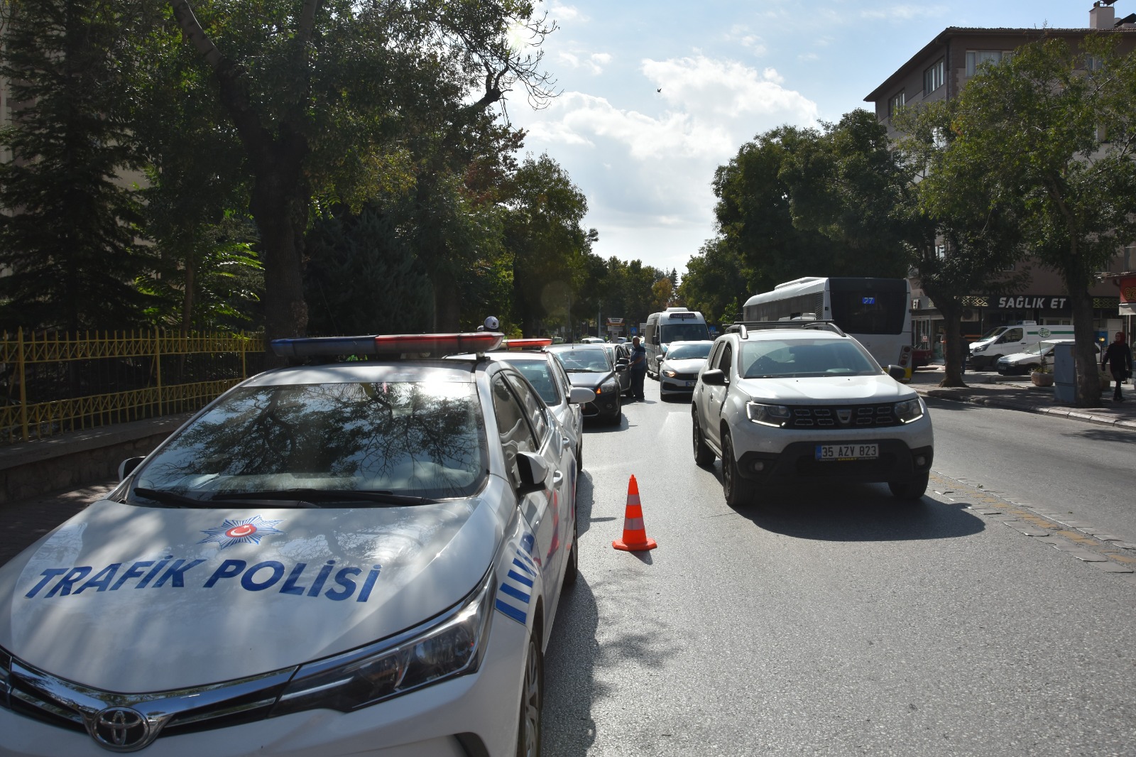 konyada-trafik-polisi-dronla-yaya-guvenligi-denetimi-yapti-004.jpeg