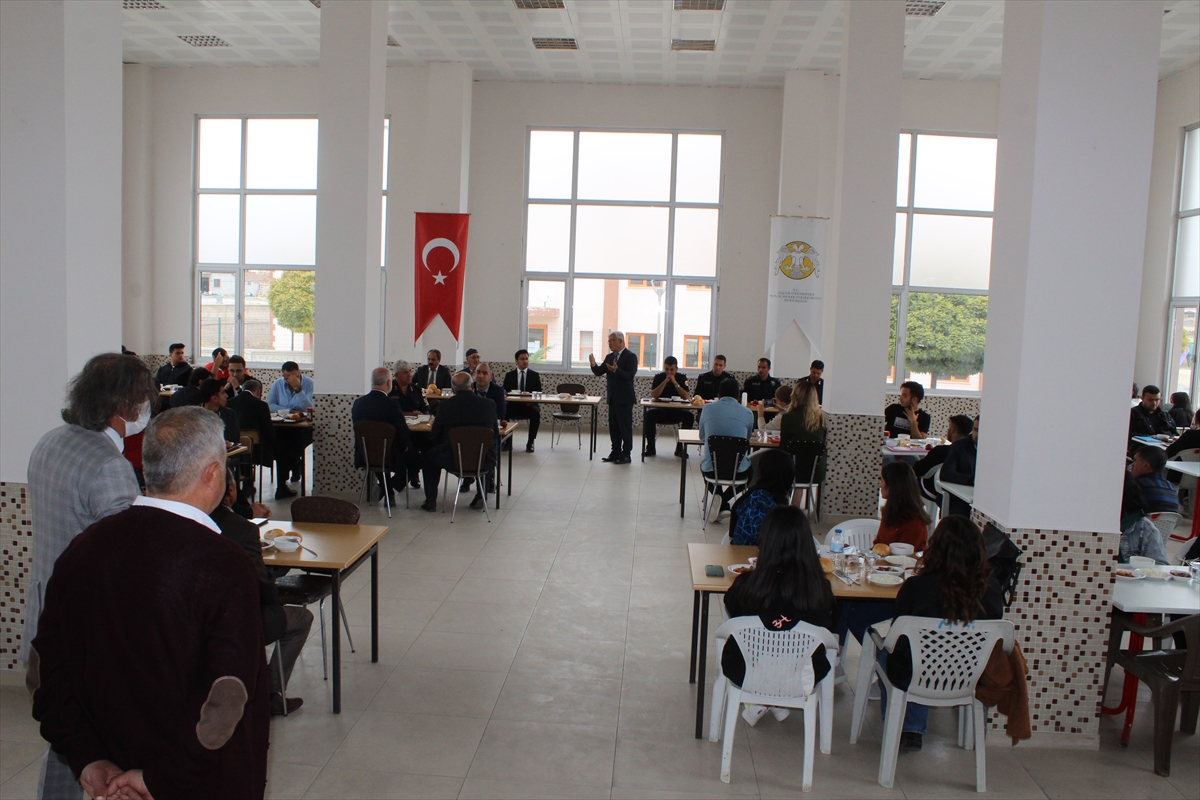konyanin-bu-ilcesinde-universite-ogrencilerine-ucretsiz-yemek-veriliyor-002.jpg