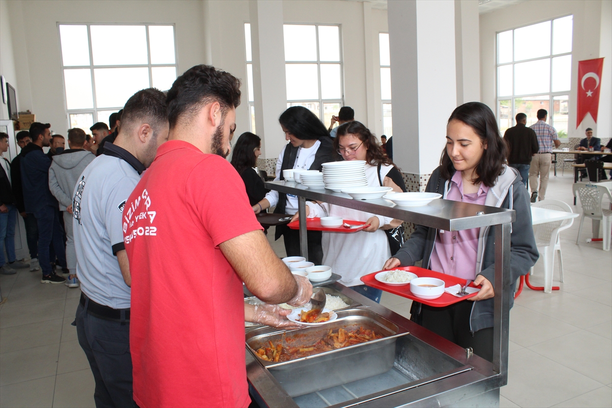 konyanin-bu-ilcesinde-universite-ogrencilerine-ucretsiz-yemek-veriliyor.jpg
