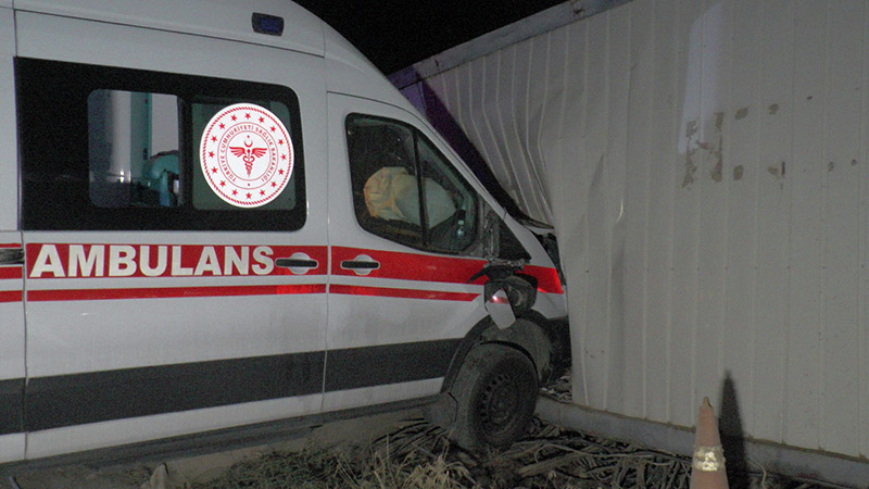 icinde-hasta-bulunan-ambulansi-kacirdi-kaza-yapinca-yakalandi-002.jpg