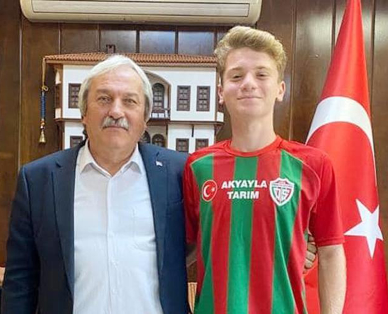 konyasporun-genc-oyuncusuna-ovgu.jpg