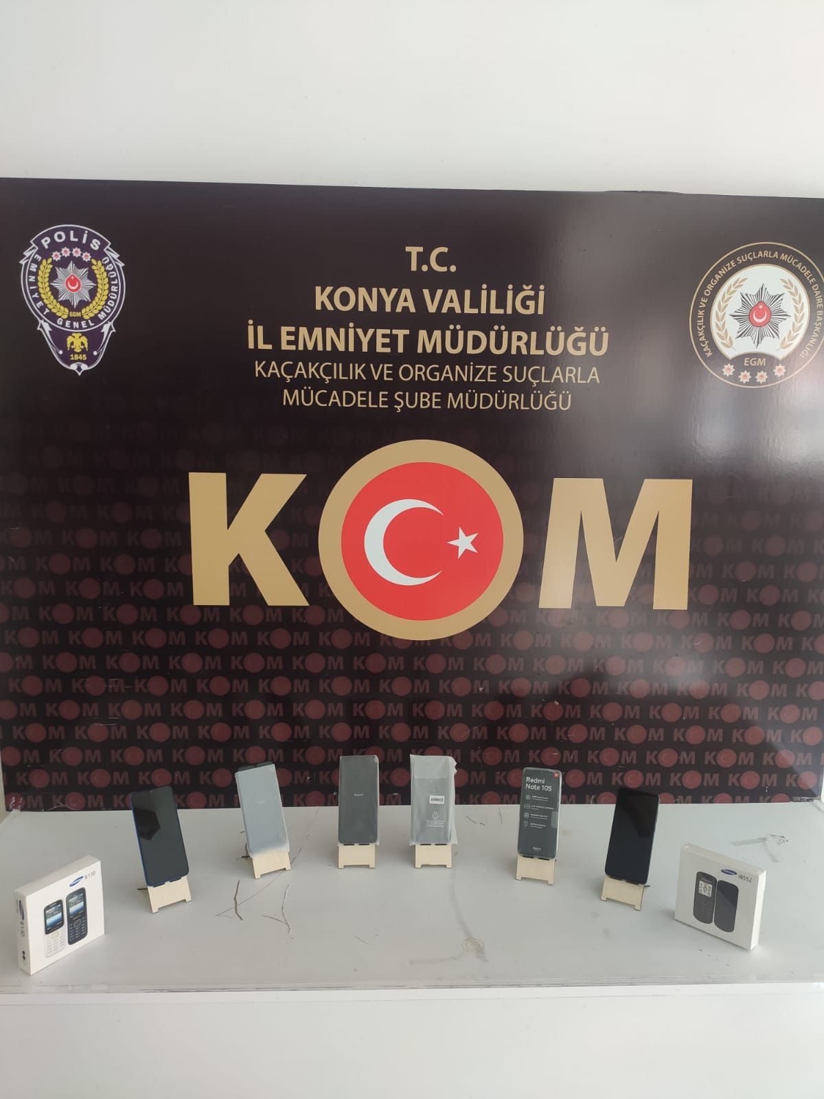 konyada-kacak-cep-telefonu-operasyonu.jpeg