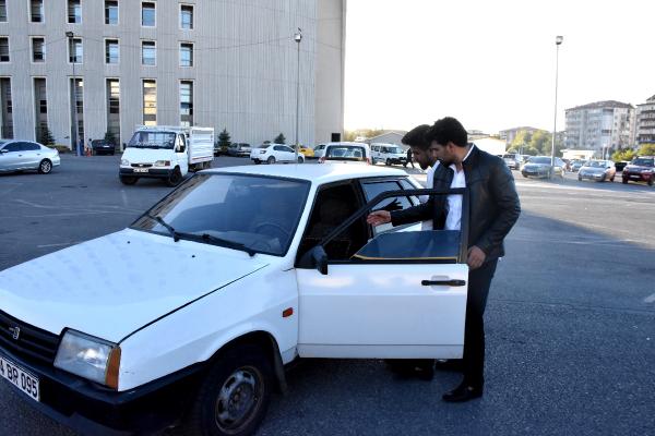 otomobilini-cep-telefonu-ile-takas-etti.jpg