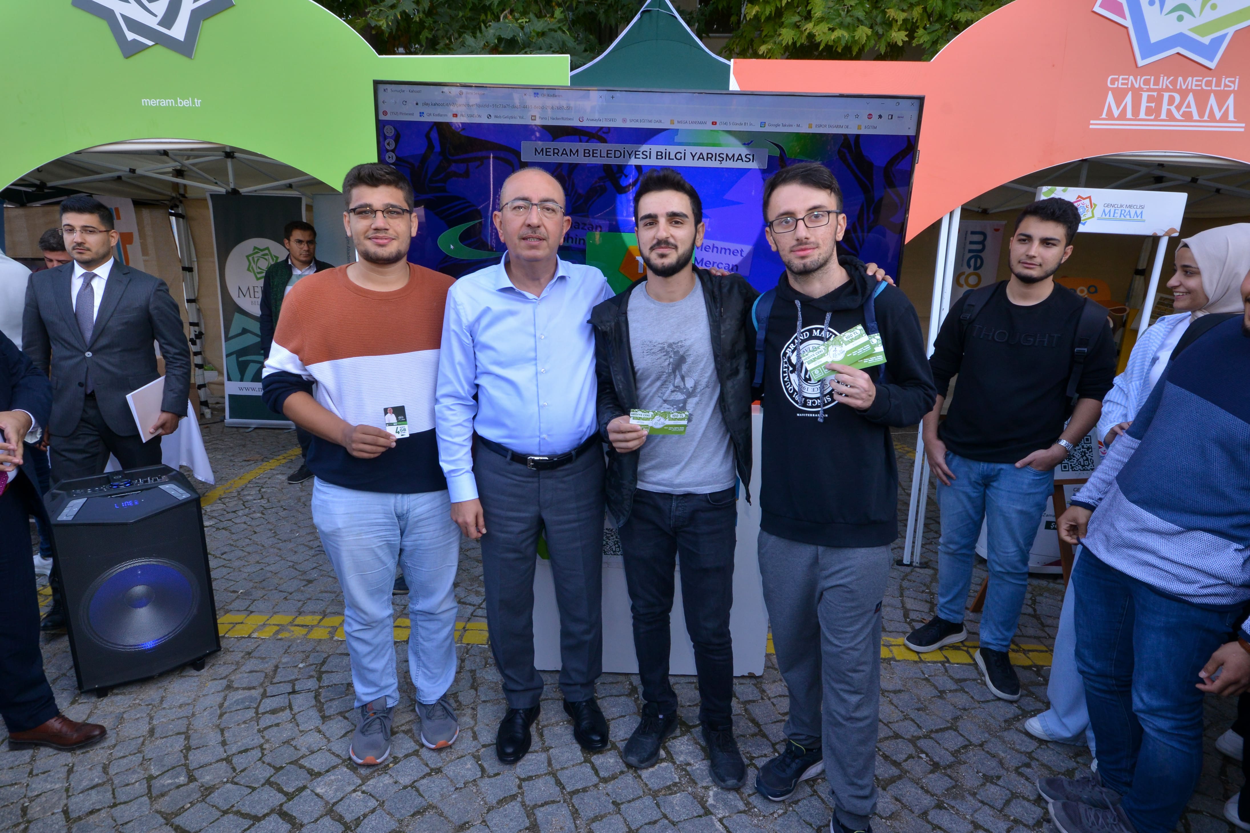 baskan-kavus-universite-ogrencileriyle-bulustu-005.jpg