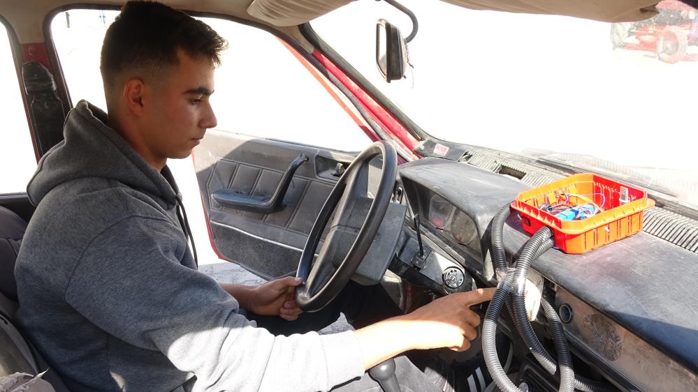 harcliklarini-biriktirdi-39-yasindaki-otomobili-yazilimla-bu-hale-getirdi-003.jpg