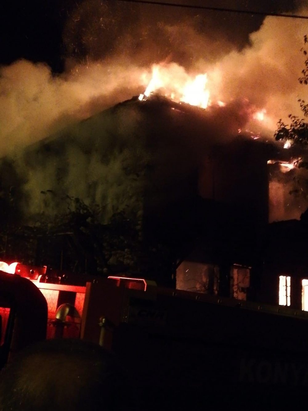 Konya’da metruk bina alevler içinde kaldı