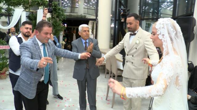 gelini-goren-nikah-memuru-bir-anda-aglamaya-basladi.jpg