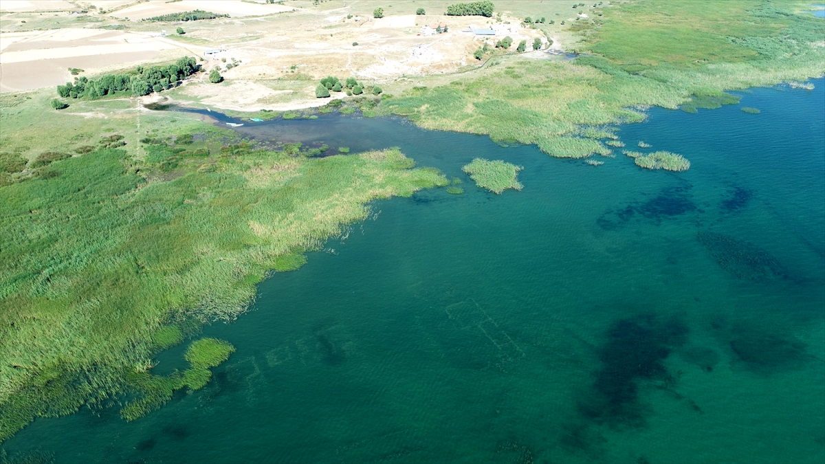 konya-beysehir-golunde-bulundu-su-alti-arkeologlari-inceliyor-002.jpg