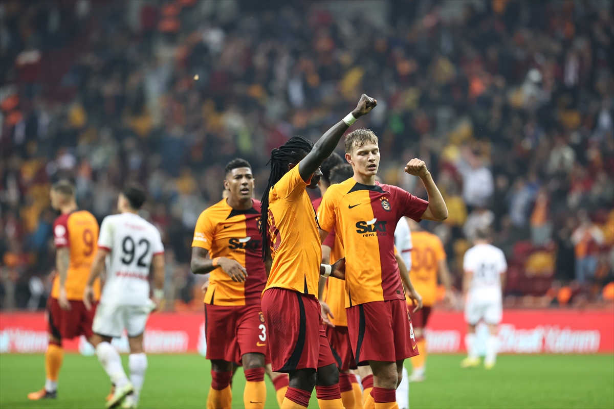 galatasaray-turkiye-kupasinda-kastamonusporu-farkli-gecti-001.jpg