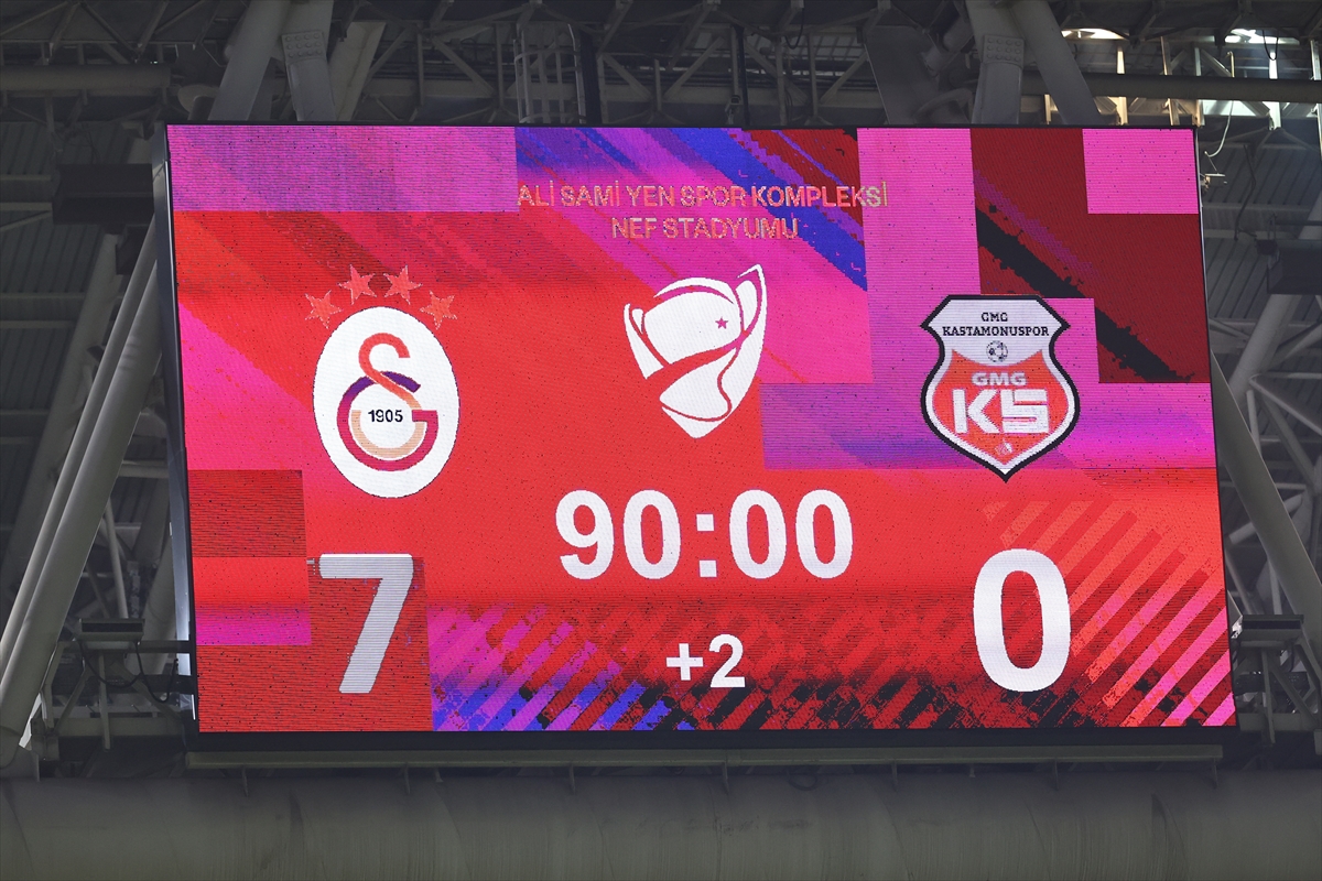 galatasaray-turkiye-kupasinda-kastamonusporu-farkli-gecti.jpg