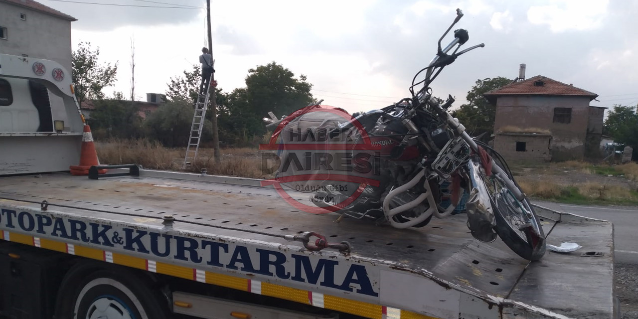 konyada-traktorle-carpisan-motosiklet-surucusu-agir-yaralandi-003.jpg