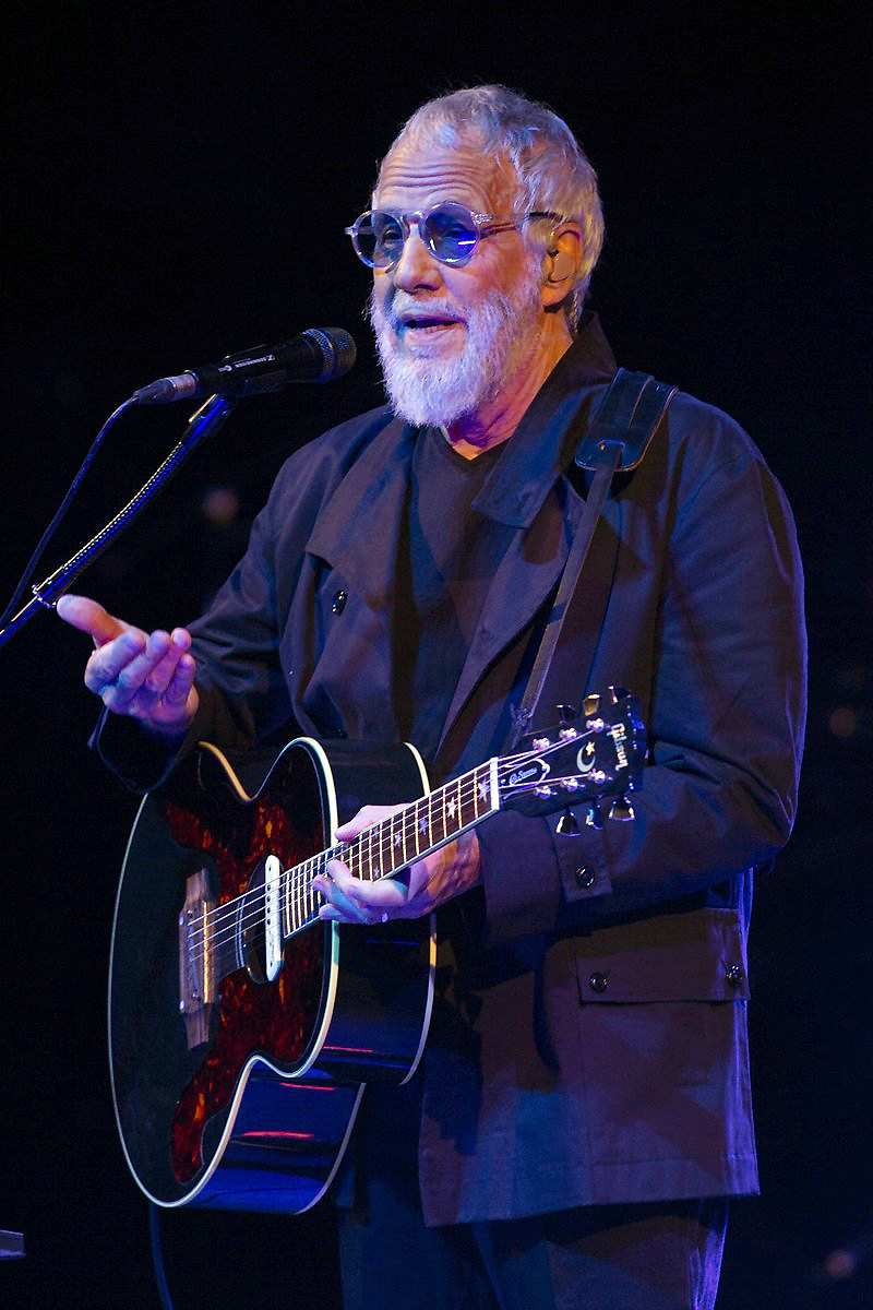yusuf-islam-turkiyede-ilk-konserinde-genclere-mesaj-verdi.jpg